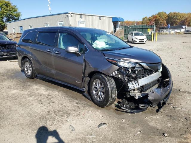 5TDYSKFC9MS013245 - 2021 TOYOTA SIENNA XLE SILVER photo 4