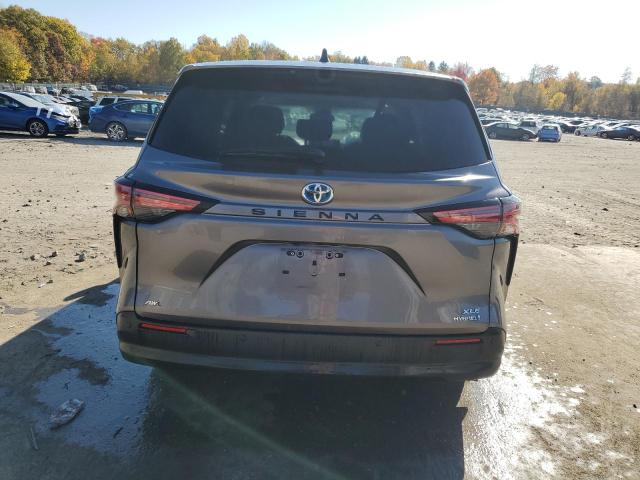 5TDYSKFC9MS013245 - 2021 TOYOTA SIENNA XLE SILVER photo 6