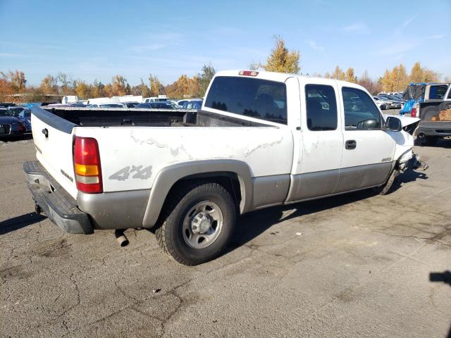 1GCGK29U4XE142925 - 1999 CHEVROLET SILVERADO K2500 WHITE photo 3