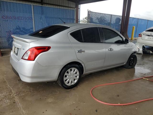 3N1CN7AP3JK418326 - 2018 NISSAN VERSA S SILVER photo 3