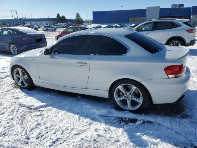 WBAUC73519VK95034 - 2009 BMW 135 I WHITE photo 2