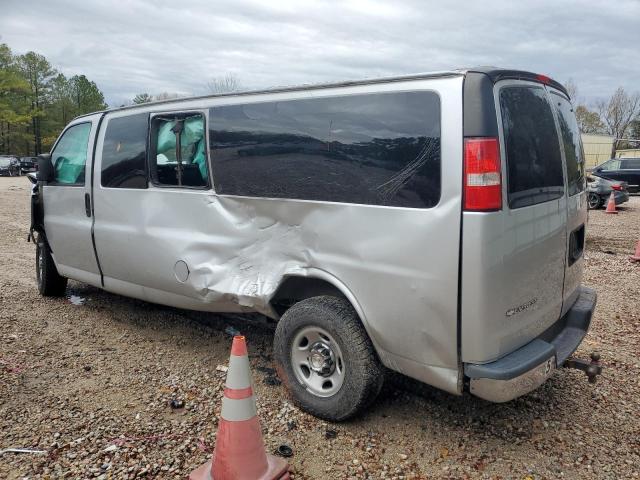 1GAZGPFG6J1289874 - 2018 CHEVROLET EXPRESS G3 LT WHITE photo 2