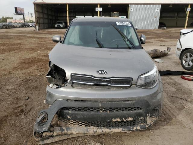 KNDJN2A27K7655574 - 2019 KIA SOUL GRAY photo 5