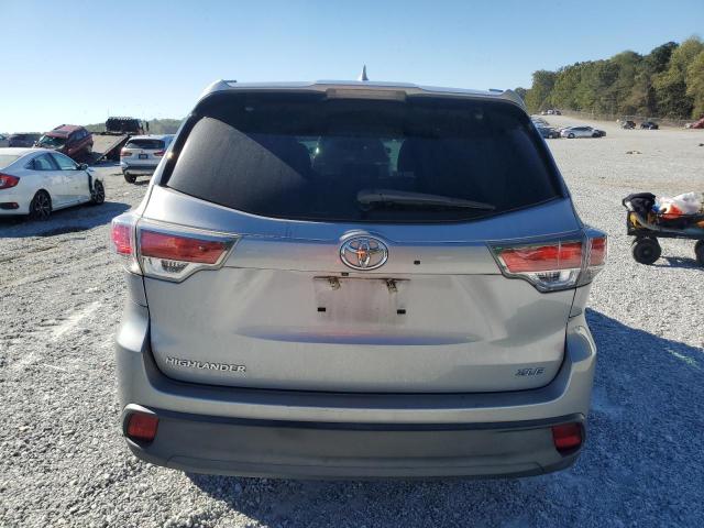 5TDKKRFH3GS121536 - 2016 TOYOTA HIGHLANDER XLE SILVER photo 6