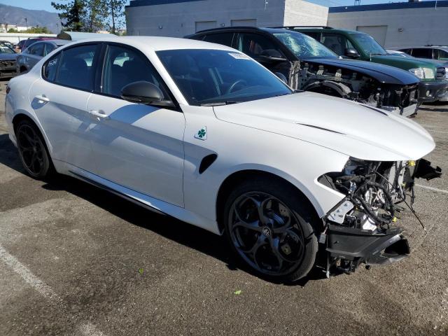 ZARFAMEV7L7632692 - 2020 ALFA ROMEO GIULIA QUADRIFOGLIO WHITE photo 4