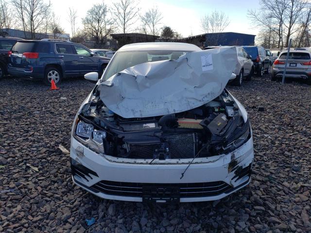 1VWAA7A31JC016997 - 2018 VOLKSWAGEN PASSAT S WHITE photo 5