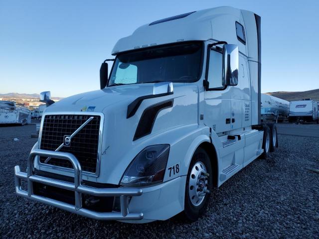 4V4NC9EH3GN951701 - 2016 VOLVO VN VNL WHITE photo 2