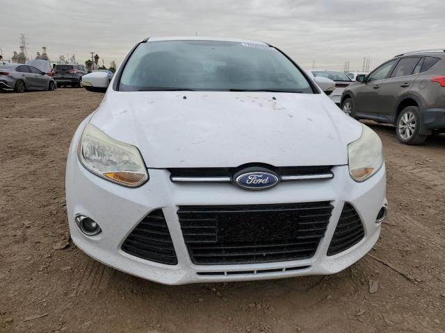 1FAHP3M27CL304947 - 2012 FORD FOCUS SEL WHITE photo 5