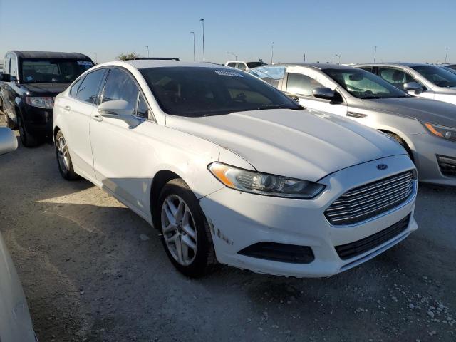 3FA6P0H70GR307000 - 2016 FORD FUSION SE WHITE photo 4