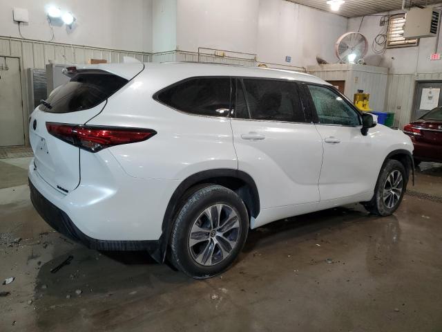 5TDGZRBH2MS104228 - 2021 TOYOTA HIGHLANDER XLE WHITE photo 3