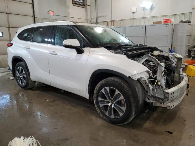 5TDGZRBH2MS104228 - 2021 TOYOTA HIGHLANDER XLE WHITE photo 4