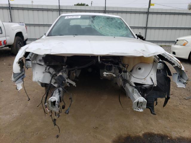 2C3CCAGG0JH199064 - 2018 CHRYSLER 300 S WHITE photo 5