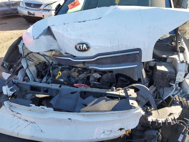 KNDJN2A28H7495021 - 2017 KIA SOUL WHITE photo 11