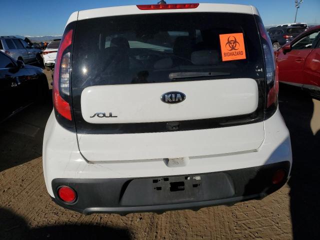 KNDJN2A28H7495021 - 2017 KIA SOUL WHITE photo 6