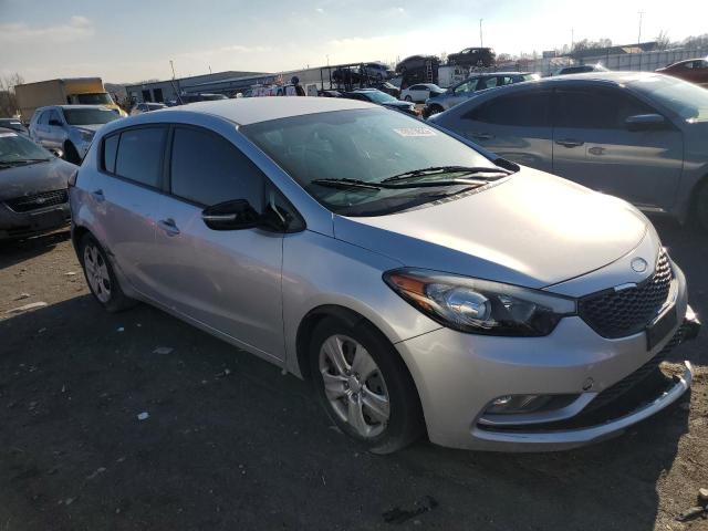 KNAFK5A87G5590939 - 2016 KIA FORTE LX SILVER photo 4