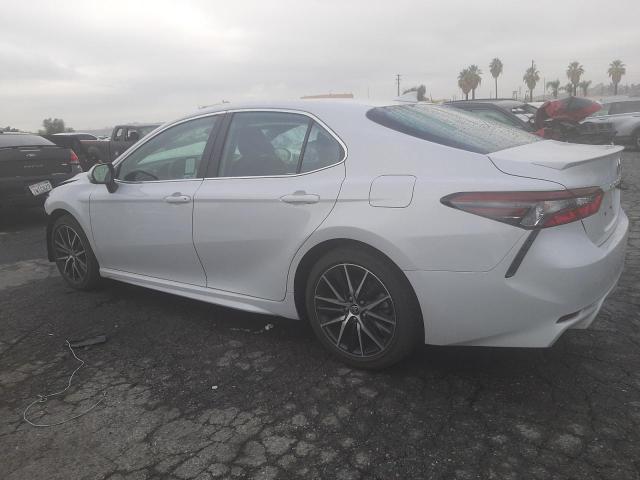 4T1G11AK8PU136389 - 2023 TOYOTA CAMRY SE NIGHT SHADE WHITE photo 2