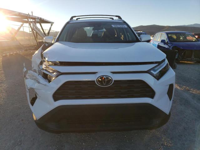 2T3P1RFV3NW320984 - 2022 TOYOTA RAV4 XLE WHITE photo 5