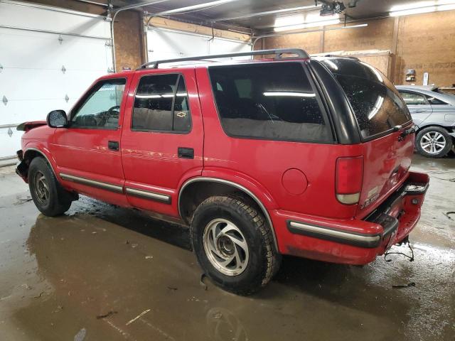 1GNDT13WXW2237825 - 1998 CHEVROLET BLAZER RED photo 2