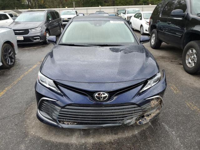 4T1C11AKXMU610577 - 2021 TOYOTA CAMRY LE BLUE photo 5