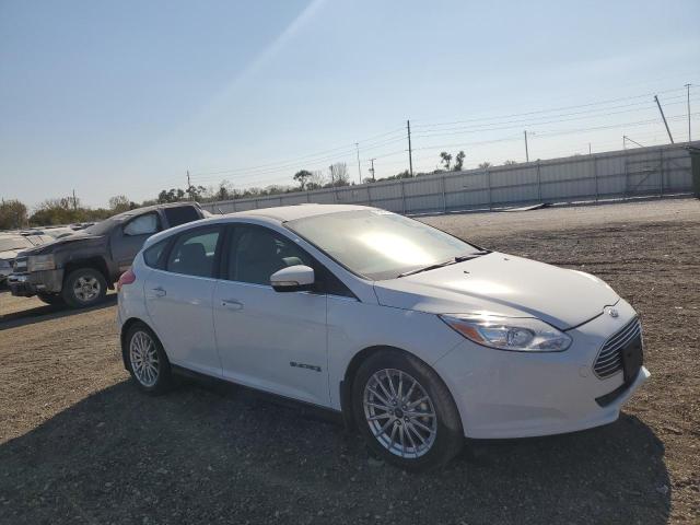 1FADP3R48GL221882 - 2016 FORD FOCUS BEV WHITE photo 4