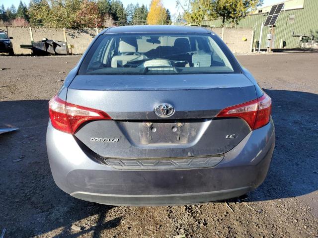 2T1BURHE5JC065659 - 2018 TOYOTA COROLLA L Темно-сірий фото 6