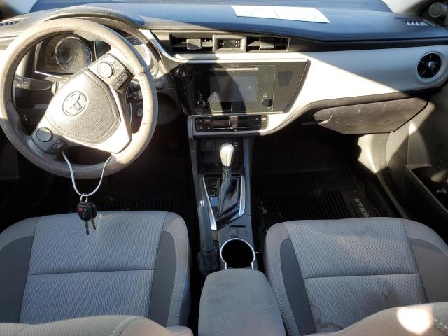 2T1BURHE5JC065659 - 2018 TOYOTA COROLLA L Темно-сірий фото 8