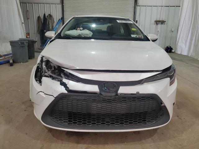 JTDEAMDE4NJ054421 - 2022 TOYOTA COROLLA LE WHITE photo 5