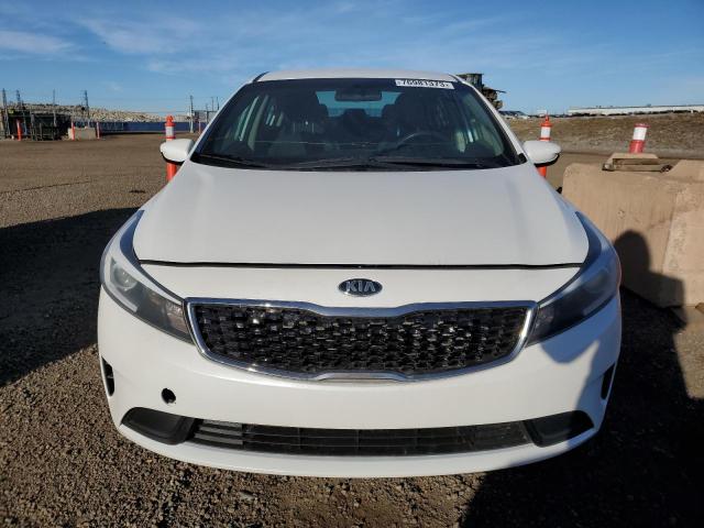 3KPFL4A74JE182041 - 2018 KIA FORTE LX WHITE photo 5