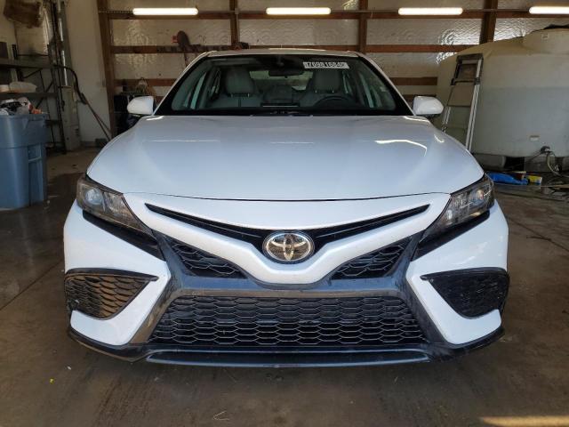 4T1G11AK9PU764767 - 2023 TOYOTA CAMRY SE NIGHT SHADE WHITE photo 5