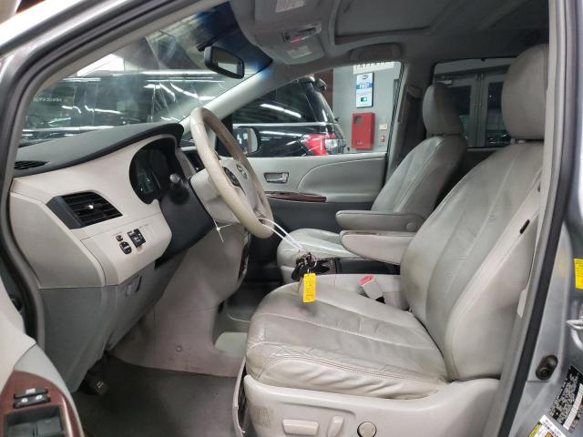 5TDDK3DC4BS002433 - 2011 TOYOTA SIENNA XLE SILVER photo 7