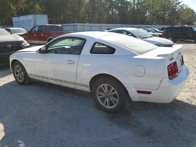 1ZVFT80N955115893 - 2005 FORD MUSTANG WHITE photo 2