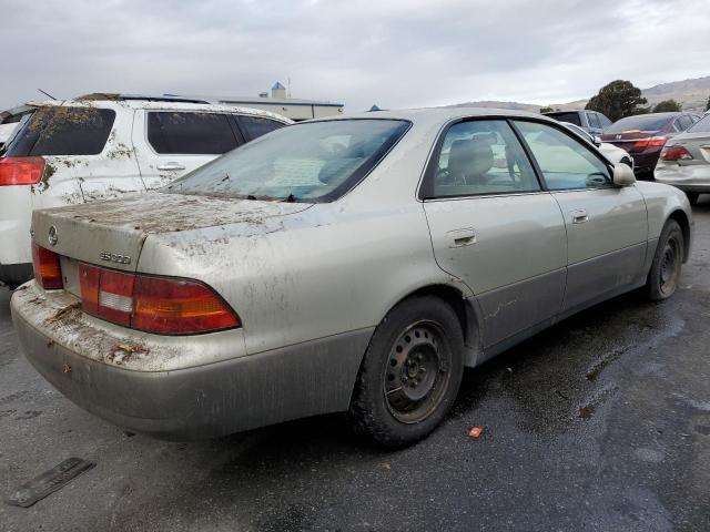 JT8BF28G7W5017604 - 1998 LEXUS ES 300 SILVER photo 3