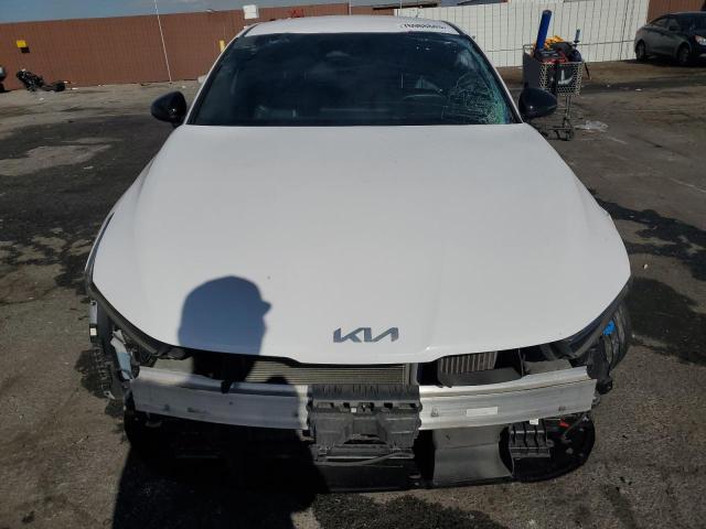 5XXG64J21NG119976 - 2022 KIA K5 GT LINE WHITE photo 5