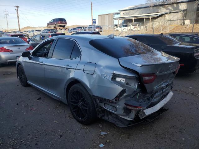 4T1J11BK7LU014265 - 2020 TOYOTA CAMRY SE SILVER photo 2