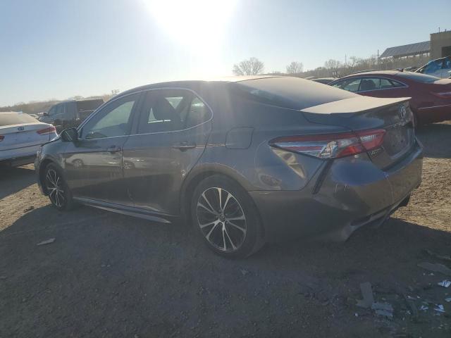 4T1B11HK8JU588415 - 2018 TOYOTA CAMRY L GRAY photo 2