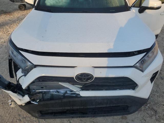 2T3W1RFV5MC135895 - 2021 TOYOTA RAV4 XLE WHITE photo 12