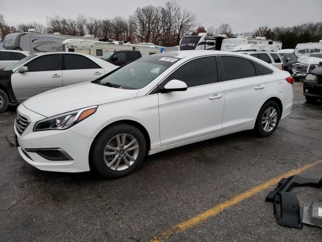 5NPE24AF1GH399900 - 2016 HYUNDAI SONATA SE WHITE photo 1