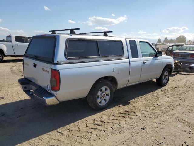 1N6DD26SXYC367019 - 2000 NISSAN FRONTIER KING CAB XE SILVER photo 3