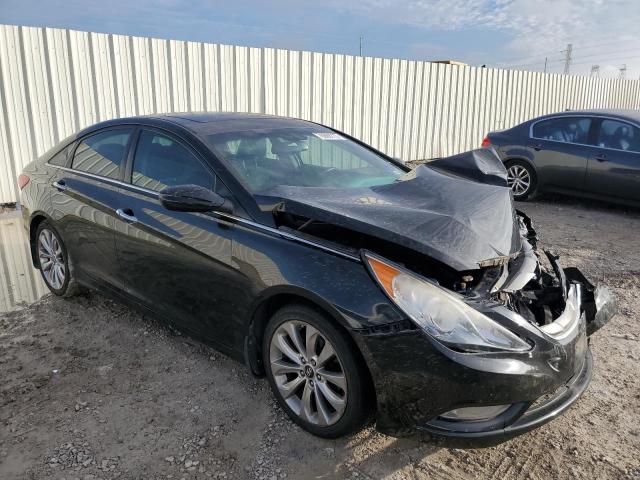 5NPEC4AB6DH572946 - 2013 HYUNDAI SONATA SE BLACK photo 4