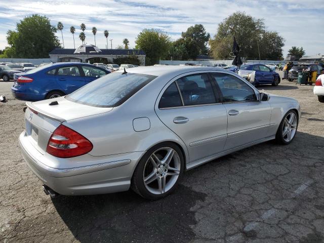 WDBUF70J65A696381 - 2005 MERCEDES-BENZ E 500 SILVER photo 3