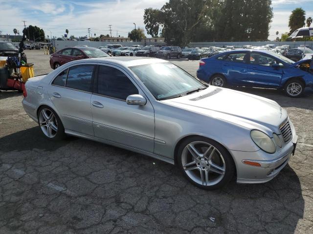 WDBUF70J65A696381 - 2005 MERCEDES-BENZ E 500 SILVER photo 4