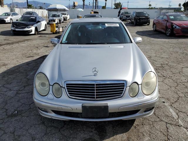 WDBUF70J65A696381 - 2005 MERCEDES-BENZ E 500 SILVER photo 5