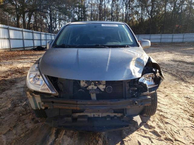 3N1BC13E18L353913 - 2008 NISSAN VERSA S GRAY photo 5