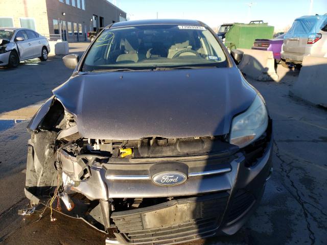 1FAHP3F23CL329664 - 2012 FORD FOCUS SE GRAY photo 5