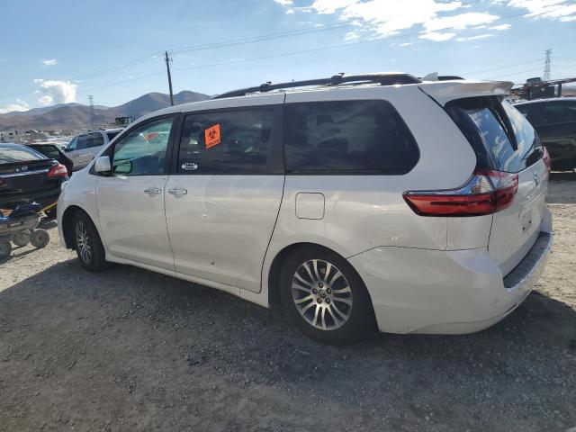 5TDYZ3DC9LS080866 - 2020 TOYOTA SIENNA XLE WHITE photo 2