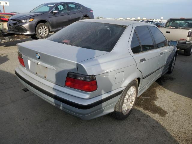 WBACC032XWEK27156 - 1998 BMW 318 I AUTOMATIC SILVER photo 3