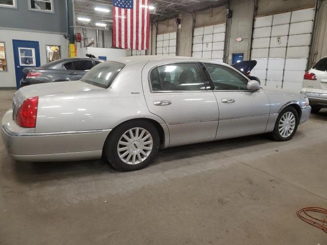 1LNHM81W33Y615846 - 2003 LINCOLN TOWN CAR EXECUTIVE Grau Foto 3