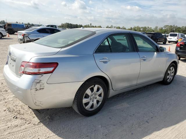 4T1BF3EK2BU611304 - 2011 TOYOTA CAMRY BASE GRAY photo 3