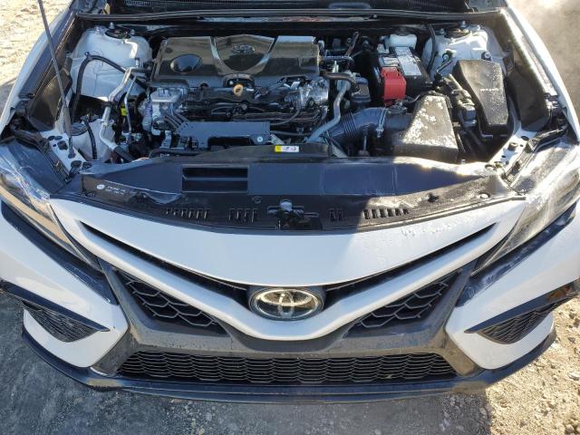 4T1T11AK2PU172979 - 2023 TOYOTA CAMRY SE NIGHT SHADE WHITE photo 11