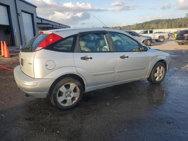 1FAFP37N16W208232 - 2006 FORD FOCUS ZX5 SILVER photo 3